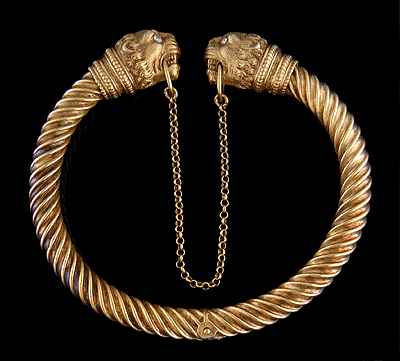 Victorian 18kt gold bracelet with lion heads.