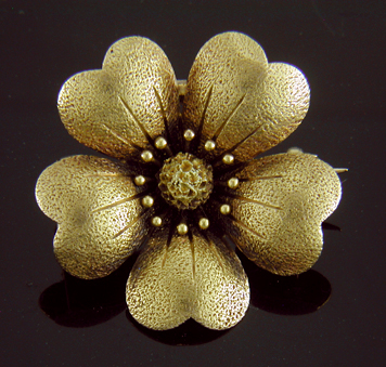 14kt gold anemone brooch. (J2291)