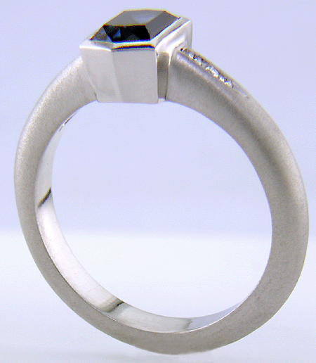Morph-cut Sapphire with round diamonds in a custom platinum ring. (J8543)