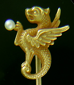 Alling basilisk and pearl stickpin. (J9025)