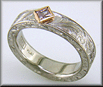 Hand engraved platinum ring with pink diamonds. (MEZA1193)