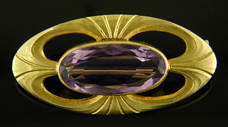 Art Deco amethyst brooch. (J9398)