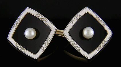 Carrington onyx and pearl cufflinks. (J8833)