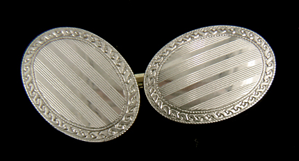 Carrington platinum and gold oval cufflinks. (J9034)