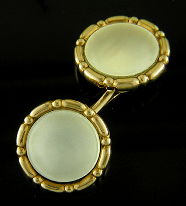 Carter, Howe mother-of-pearl cufflinks. (J9205)