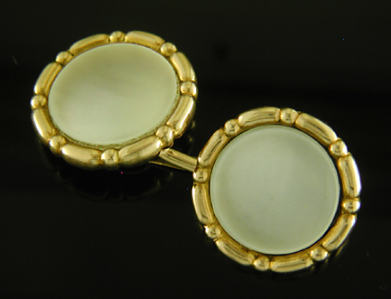 Carter, Howe mother-of-pearl cufflinks. (J9205)