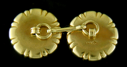 Carter, Howe mother-of-pearl cufflinks. (J9205)