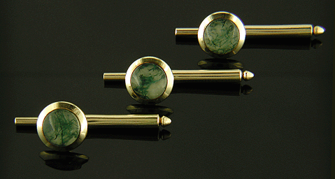 Carter, Gough Moss Agate dress set crafted in 14kt yellow gold. (J8712)