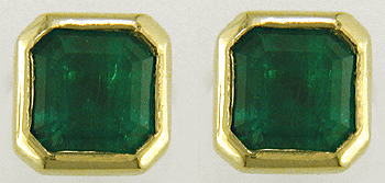 18kt yellow gold emerald earrings.