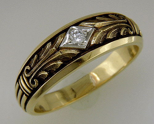 18kt gold band with engraved details and a diamond.