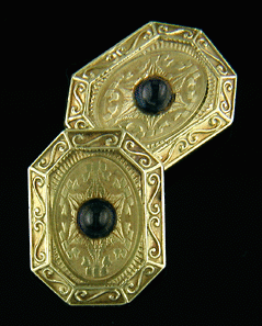 Antique Sapphire and gold cufflinks. (J8748)