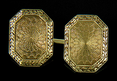 Engraved antique gold cufflinks. (J6826)