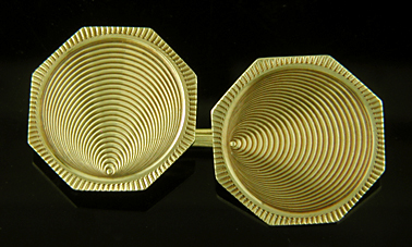 Huger optical art cufflinks. (J9302)