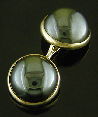 Late Art Deco hematite and gold cufflinks. (CL9591)