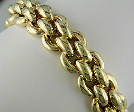Nanis four-row bracelet. (J4770)