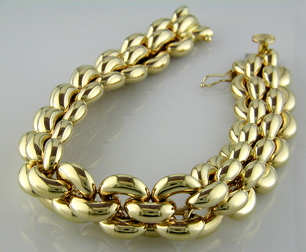 Nanis four-row bracelet. (J4770)