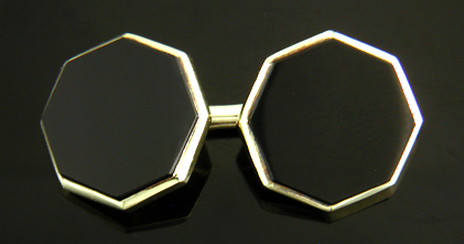 Octagon onyx and gold cufflinks. (J8962)