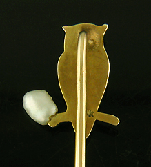 Wise owl and pearl stickpin. (J9008)