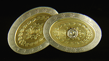 Antique platinum and gold cufflinks with diamonds. (J8827)