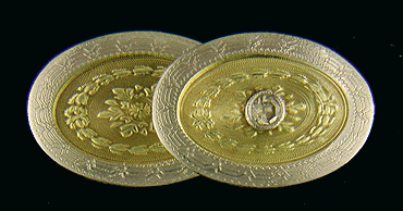 Antique platinum and gold cufflinks with diamonds. (J8827)