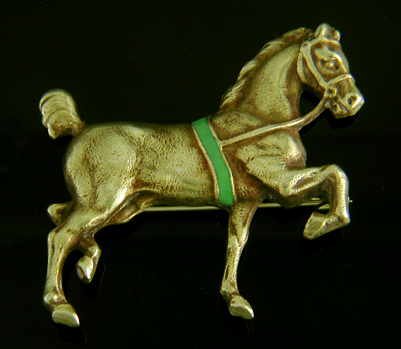 Sloan & Co. horse brooch with green enamel accent. (J9114)
