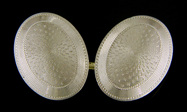 Beautifully engraved cufflinks. (J6508)