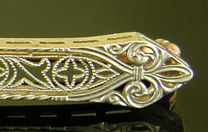 Edwardian filigree and diamond bar pin. (J9352)