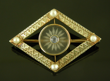 Sapphire and pearls brooch. (J9248)