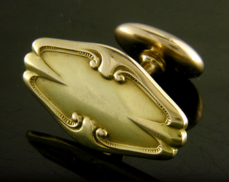 Elegant scroll cufflinks. (J8983)