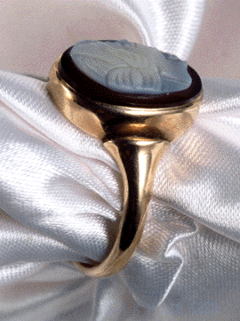 Victorian sardonyx cameo ring side view.